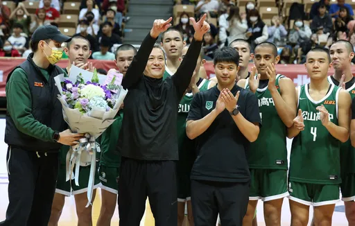 HBL「鐵血教頭」黃萬隆執教松山高中30年 今退休!含淚喊這句話