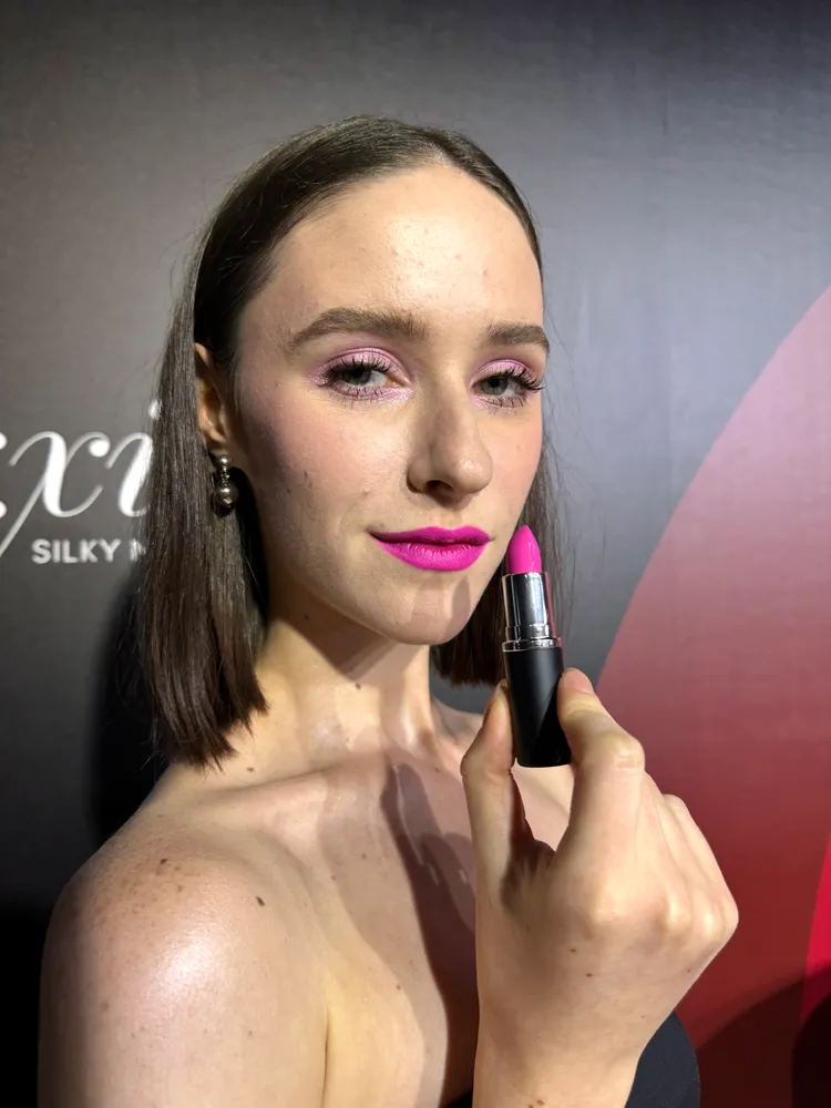 Model示範#601親親芭比。張家玲攝