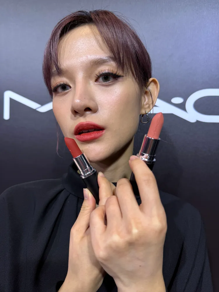 Model疊搽#602嗆紅小辣椒與#606性感裸粉。張家玲攝