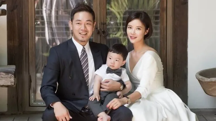 黃正音（右）復合不到3年，宣布與企業家尪李英敦離婚。翻攝黃正音IG