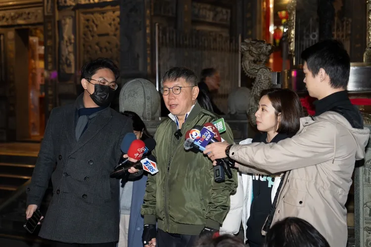 柯文哲「一日北高」出發前受訪。民眾黨提供