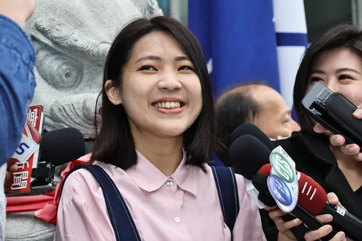 徐巧芯遭酸「醜又矮」! 反譏黃捷「四不像」:學防身術像閃電五連鞭