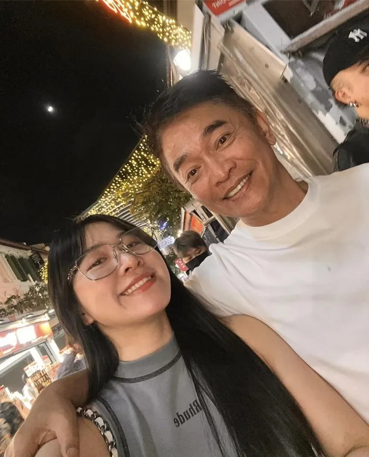 Olivia和爸爸吳宗憲合照笑得開心。翻攝Olivia的IG