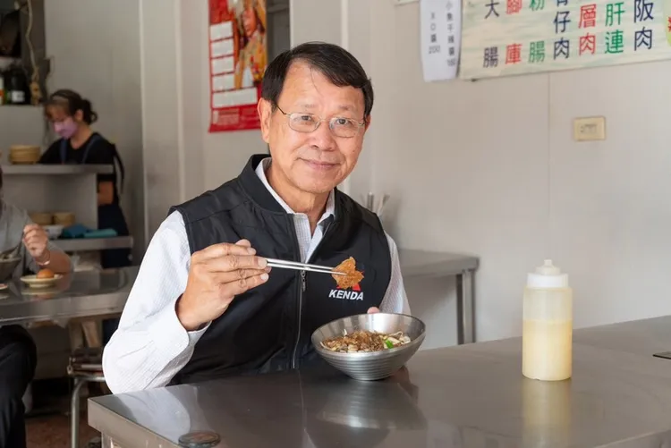 建大輪胎董事長楊啟仁長居美國，但位於員林的一處米苔目小店，是他返台必吃的美食。中央社