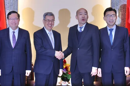 只抱黃國昌?陳建仁立院拜碼頭 韓國瑜笑喊:不用擁抱吧