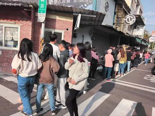 過年大街冷清清 這家店一開張「人龍瞬間出現」!網友:超讚美食