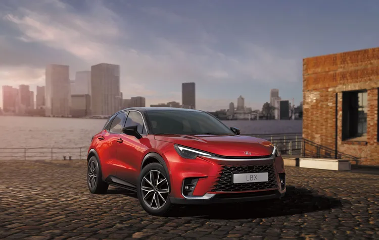 Lexus已發表全新級距都會跨界休旅LBX(圖)，後續還將帶來動力升級的全新UX 300h。業者提供