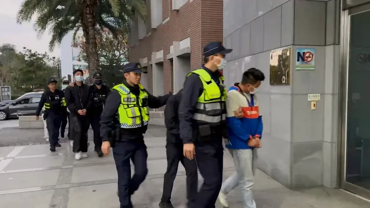 警方將5名嫌犯移送法辦。民眾提供