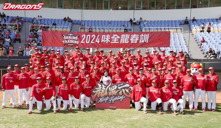 味全龍展開春訓。味全龍臉書