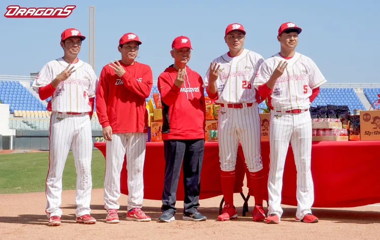 味全龍展開春訓。味全龍臉書