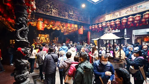 西螺太平媽契子女回娘家 福興宮贈專屬禮品保安康