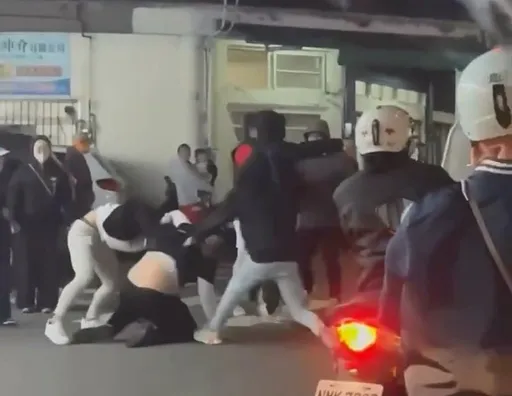 苗栗公館元宵夜街頭全武行 兩派人馬互毆!警逮3人送辦