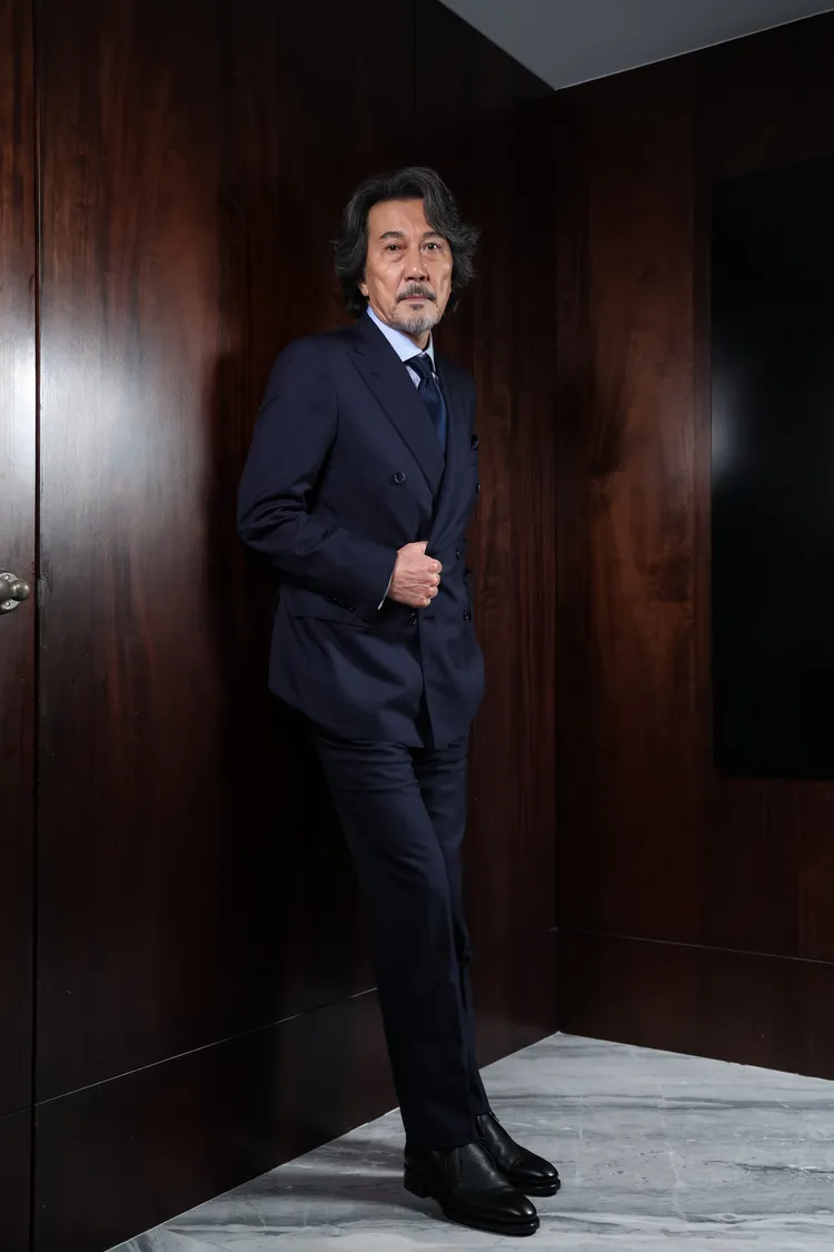 役所廣司坦言殺青後，忍不住會檢查公廁或外面的廁所狀況。甲上娛樂提供