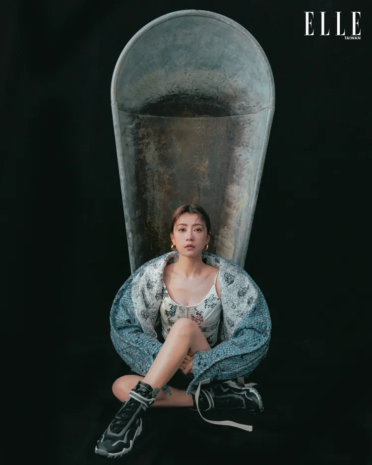 賈靜雯拍攝《ELLE》封面。《ELLE》國際中文版雜誌提供