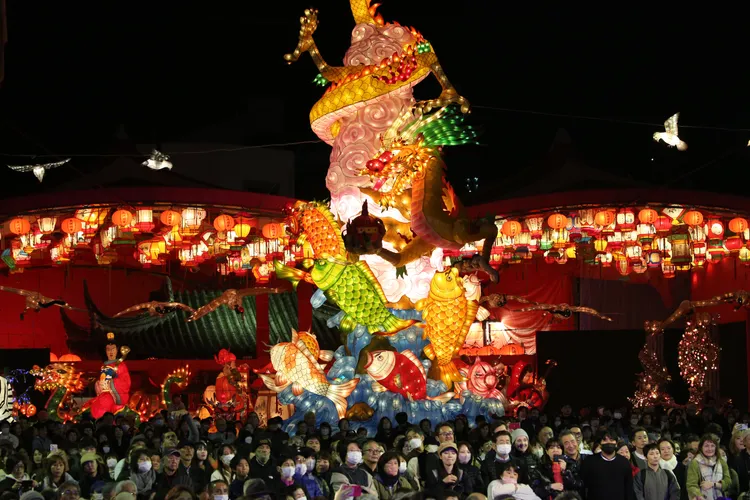 長崎的燈會節已成當地冬季主要活動，也是全日本規模最大的燈會節。新華社