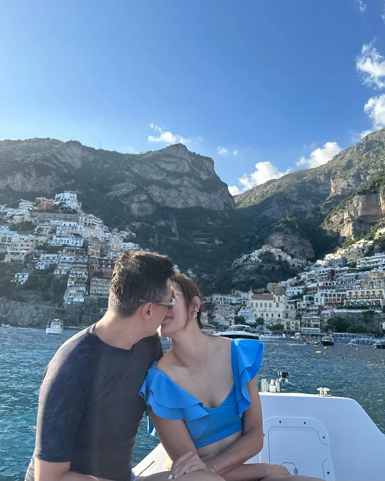 賈永婕和老公擁吻。翻攝賈永婕IG