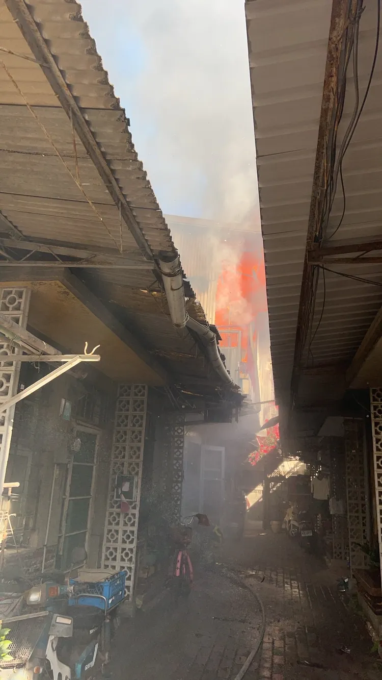 台南東區大同路今早傳出火警。翻攝畫面