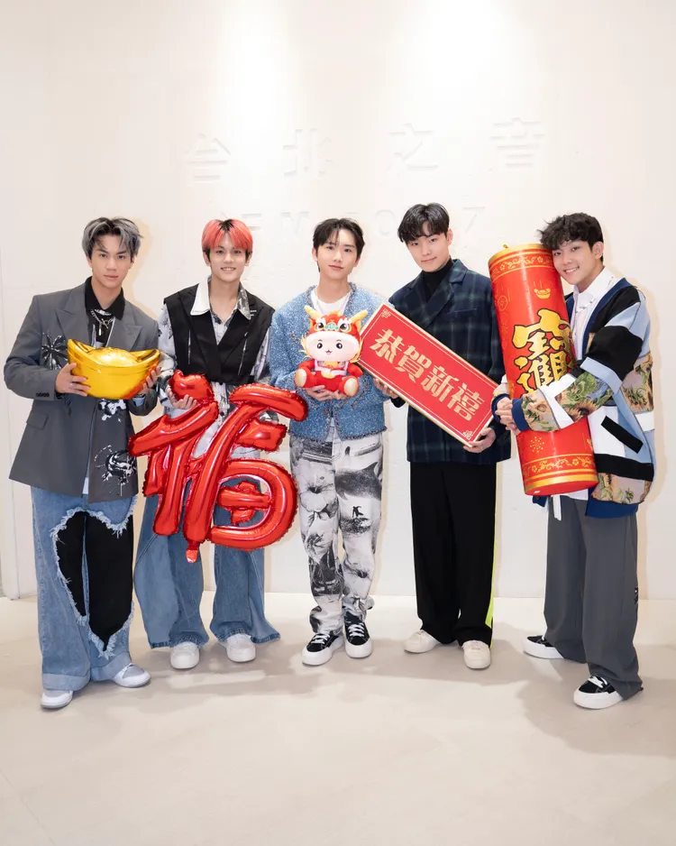 AcQUA源少年合體報喜。Hit Fm聯播網提供