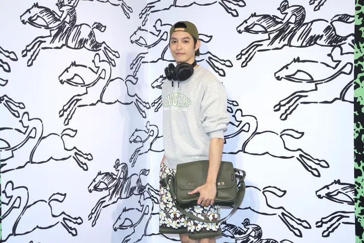 曹佑寧的裝扮相當有活力。彭欣偉攝