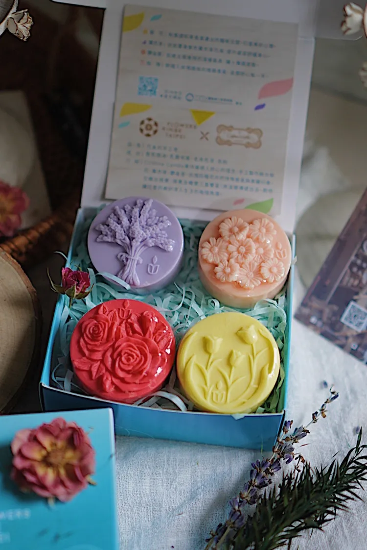 專案加贈「花卉造型手工香皂組」。業者提供