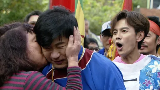 狂鏟16kg!胡瓜人氣無法擋 「索吻成功」婆媽搶吃豆腐