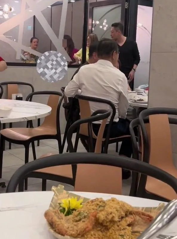 網友說這家餐廳是當地最佳Chilli crab。翻攝劇娘微博