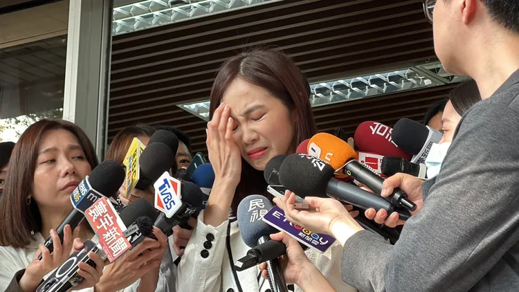 楊寶楨19日出面證實辭去黨發言人跟黨團副主任職務，現場情緒崩潰。資料照 潘袁詩羽攝