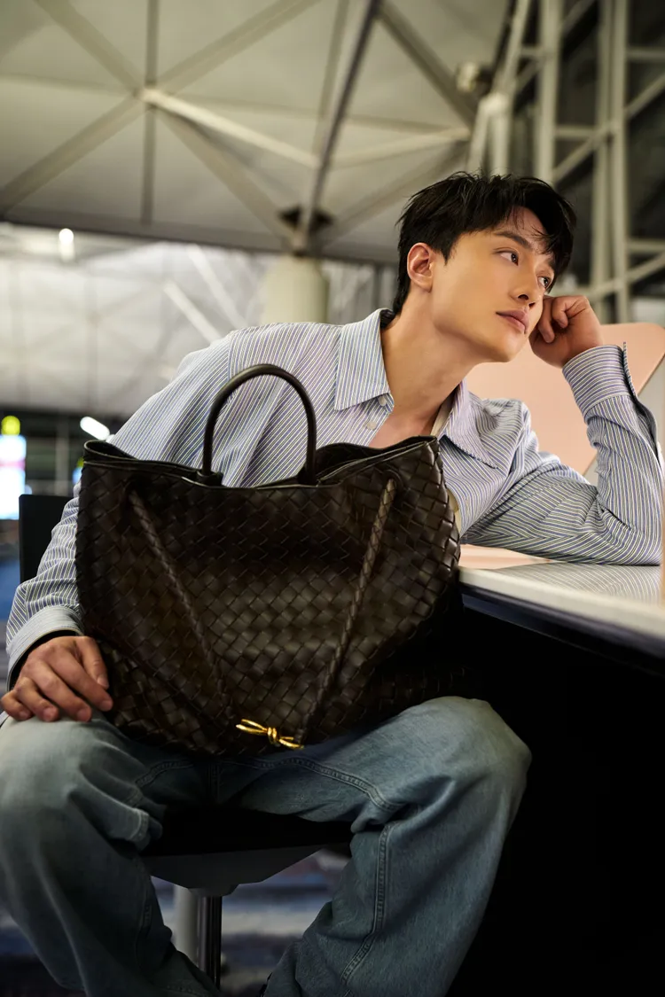 劉俊謙搭機前往米蘭欣賞BOTTEGA VENETA大秀。品牌提供