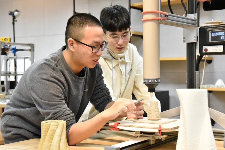 華梵大學提供就學零負擔獎學金。華梵大學提供