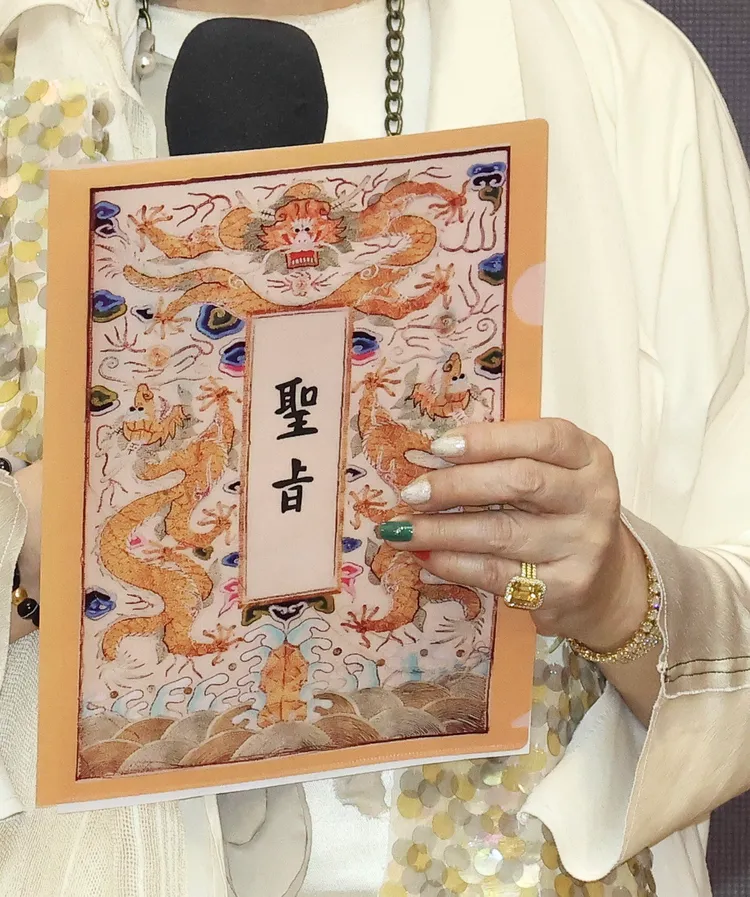 楊麗花的指甲修得很美。彭欣偉攝