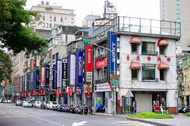 台北相機街於台北燈節期間舉辦「趣味創意攝影比賽」，邀請民眾來燈節現場捕捉美麗燈景。北市觀傳局提供