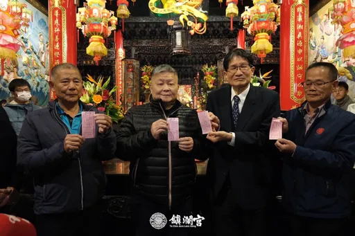 大甲鎮瀾宮抽出國運籤「白蛇精遇許漢文」 顏清標:中上籤