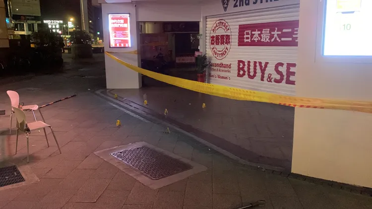 警方於槍擊現場找到8顆彈殼。翻攝畫面