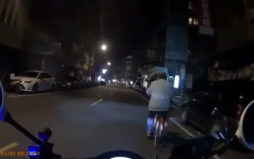 阿北出事了！騎腳踏車街頭蛇行　全身酒味拒測遭開罰4800元