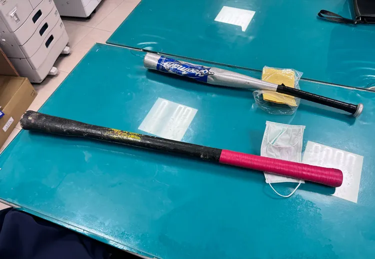 砸車用的球棒。翻攝畫面