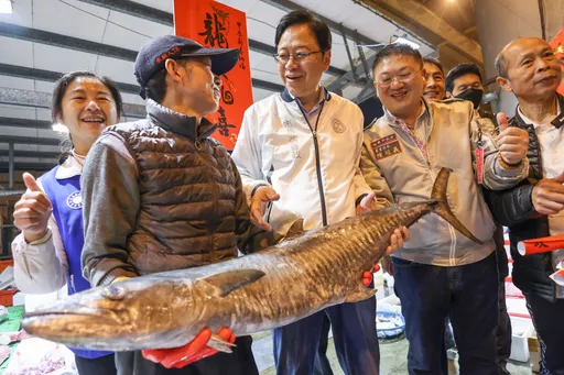 張善政視察魚市、果菜2大市場　盼供貨充裕讓民眾安心採買過好年