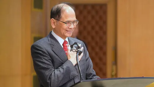 游錫堃敗選秒辭!媒體人讚「游院長是個漢子」 一圖洩內心話