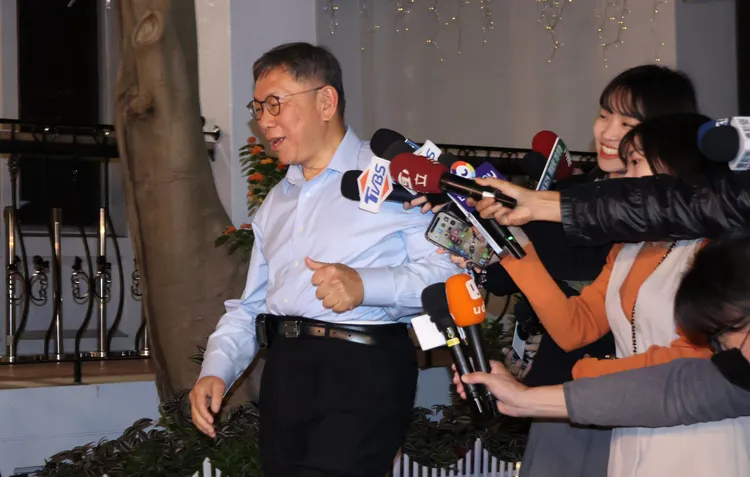 柯文哲見大陣仗媒體嚇一跳。莊宗達攝