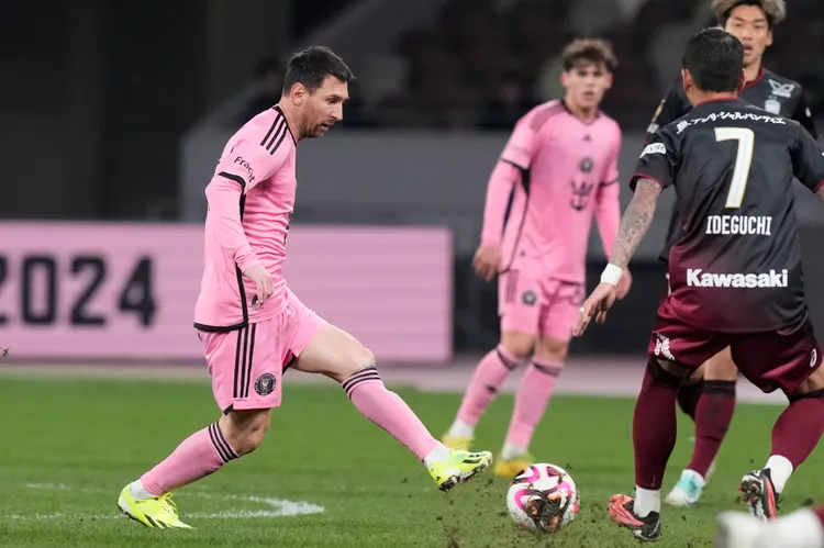 梅西昨天在日本與「神戶勝利船」的表演賽，上場30分鐘。美聯社