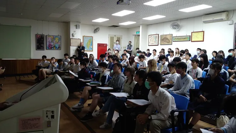 由雄中同學和社會科老師規劃的三國228論壇吸引很多同學參與。雄中提供