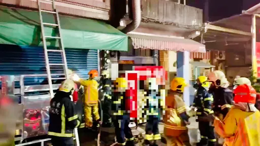 屏東透天厝暗夜火警 9人嗆傷送醫!4人插管轉院治療