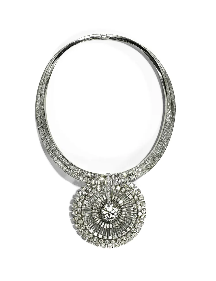 Tiffany高級珠寶系列鉑金鑲嵌單顆重逾12克拉鑽石蒲公英造型鏈墜。品牌提供