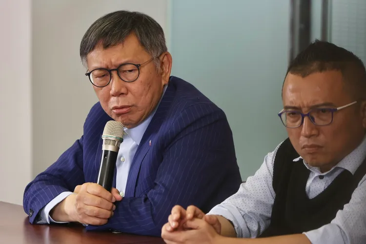 柯文哲及民眾黨秘書長周榆修。資料照 林林攝