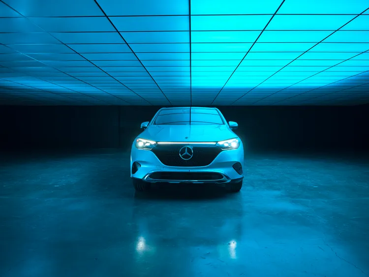 全新推出的EQE 300 SUV採後輪驅動架構，純電行駛里程最高可達587km。原廠照片