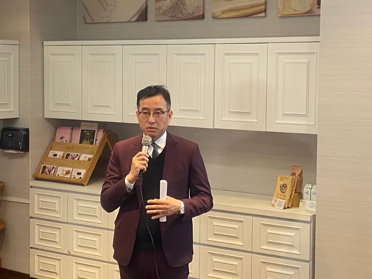 亞尼克董事長吳宗恩指出關掉6家門市是綜合考量坪效，「汰舊換新」的新策略。陳揚盛攝