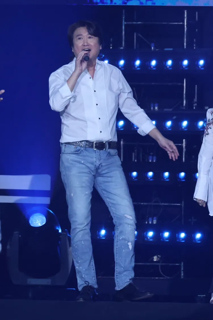 周治平深情演唱《青梅竹馬》。林林攝