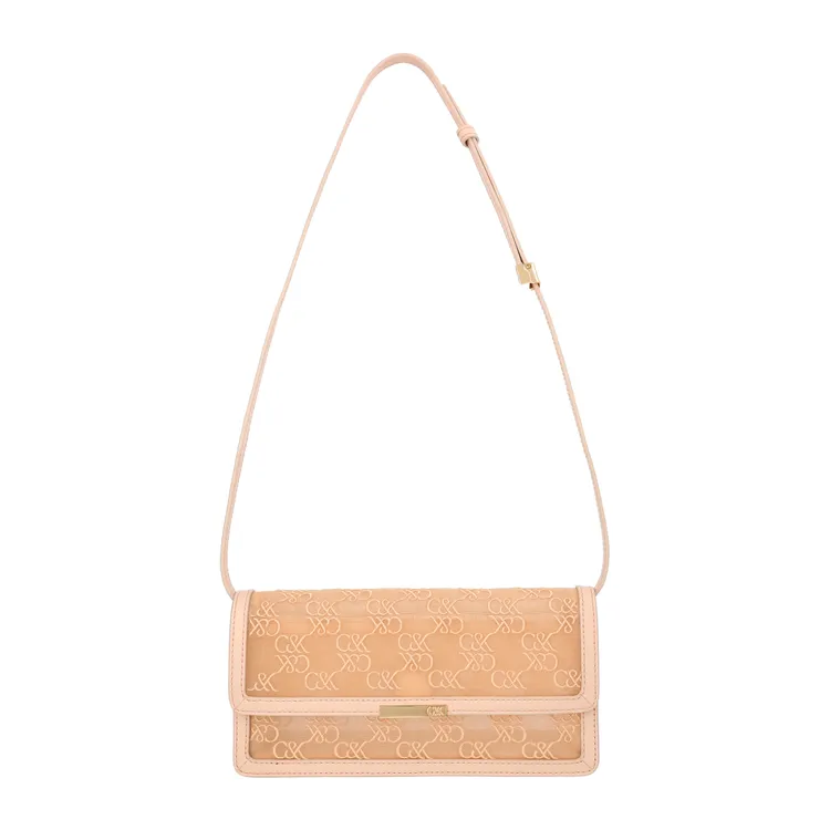 網紗肩背包，3790元。品牌提供
