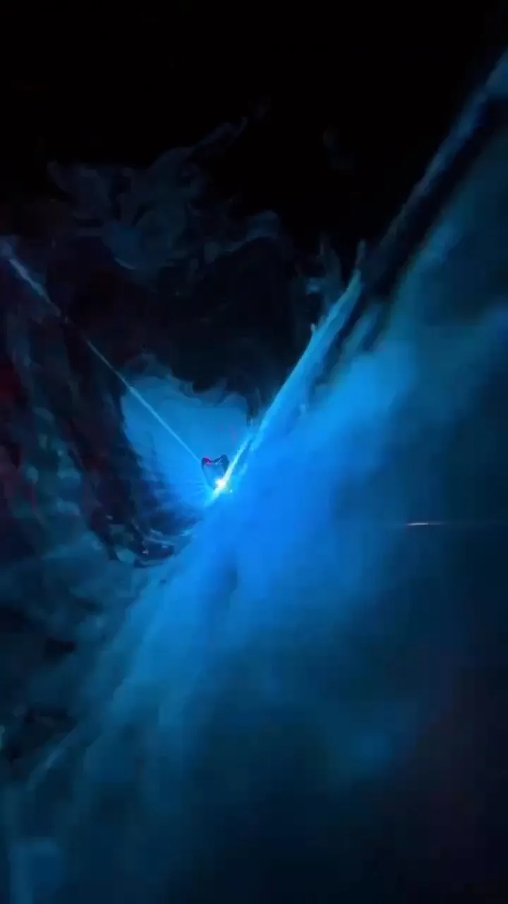 中台灣燈會龍之異次元燈區的「時光蟲洞展區」，係運用雷射光呈現蟲洞的效果。江肇國服務處提供