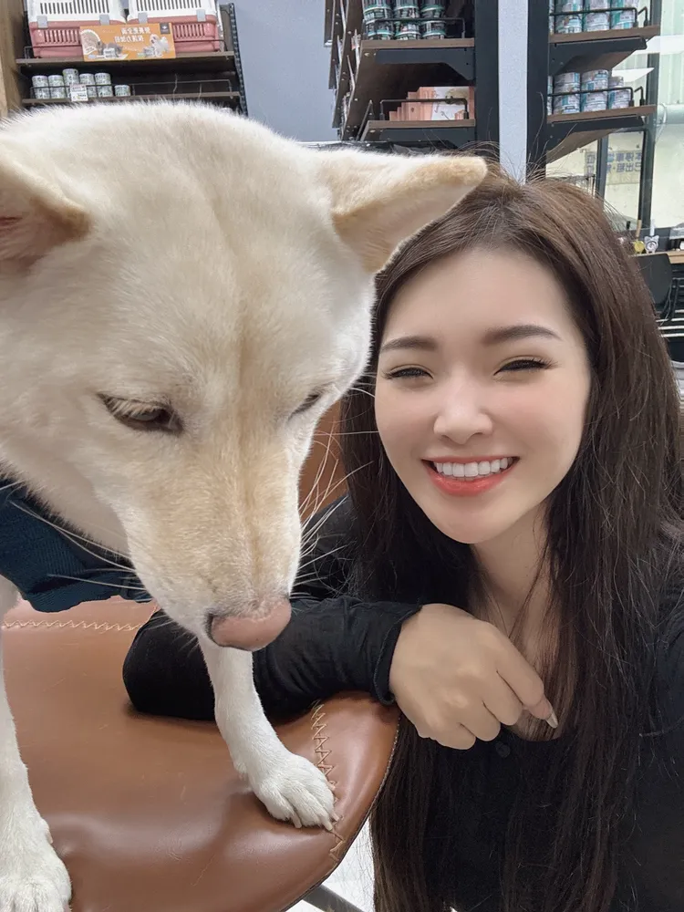 點開SASA的照片，視線可及都是貓咪的可愛生活照，畫面超療癒。