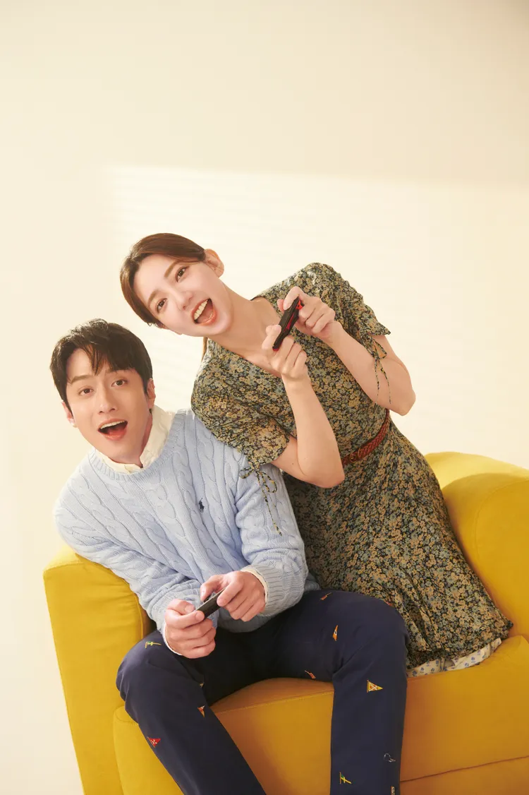 劉俊謙（左）、郭雪芙（右）在影片中呈現超真實的情侶互動。品牌提供